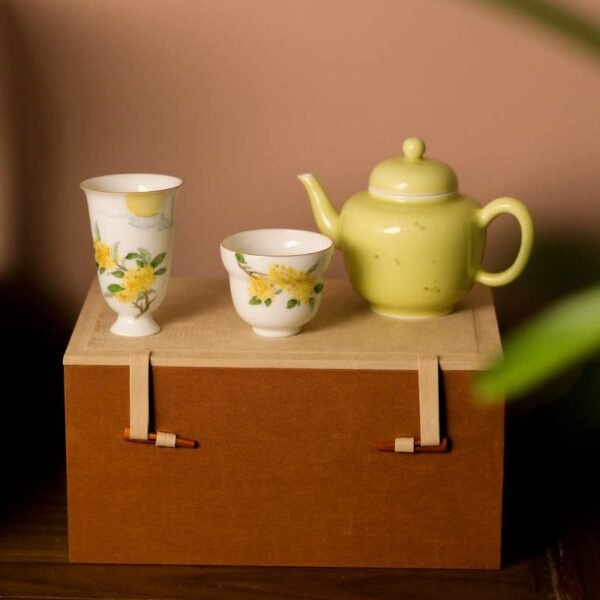 At That Time, the Bright Moon: A Teapot and Two Cups Set