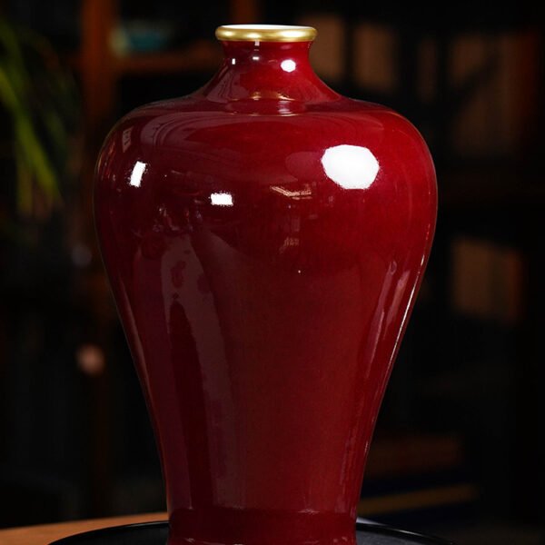 A gilt-decorated plum-vase bottle with a “sky-red” glaze.