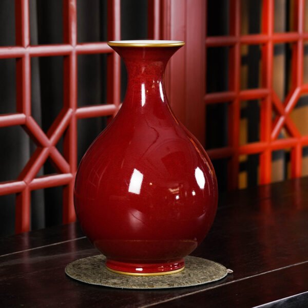 Bình xuân ngọc bích vẽ vàng màu đỏ tươi