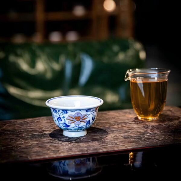 Master-Level Gold-Decorated Blue and White Lotus Cup from Jingdezhen