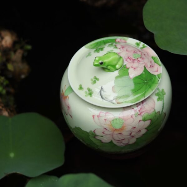 Jingdezhen Pure Handmade Small Frog Sculpture Lotus Tea Canister