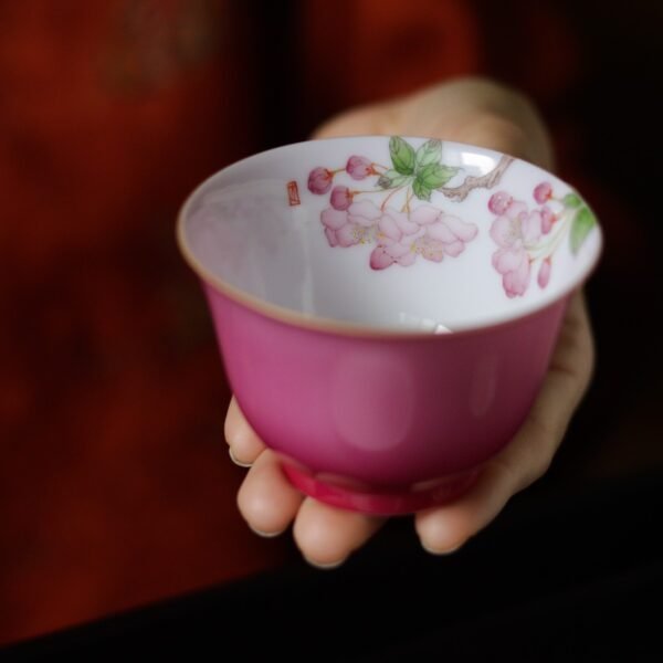 却道海棠依旧景德镇手绘海棠薄胎胭脂红渐变主人杯