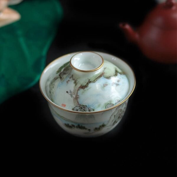 “Có ý mang đàn đến từ thời nhà Minh” – Bộ chén đậy men đất cổ mỏng, vẽ tay tỉ mỉ theo phong cách sơn thủy công bút.